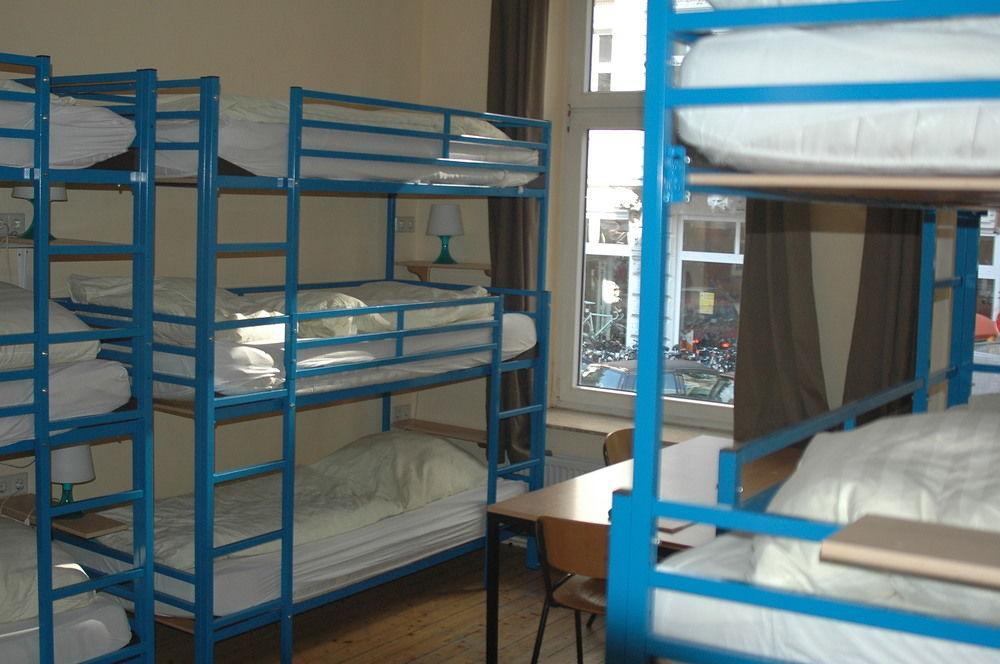 Buch-Ein-Bett Hostel Гамбург Экстерьер фото